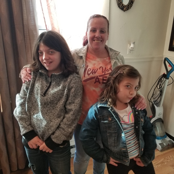 Meet your Posher, Danielle - Picture 2 of 3